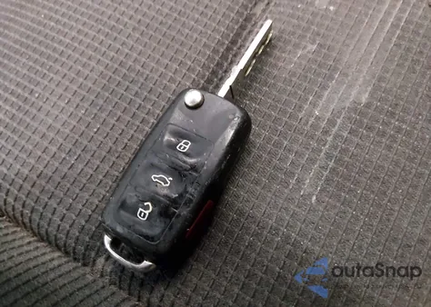 2010 Volkswagen Golf 4-Door z USA, uszkodzony, nr VIN WVWDB7AJ1AW203408